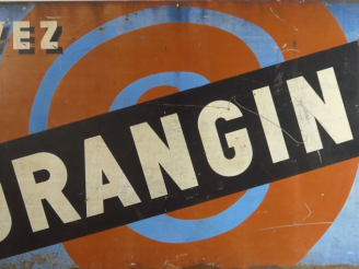 Vente aux enchères VILLEMOT. "Buvez Orangina". Plaque publicitaire en tôle polychrome. Di