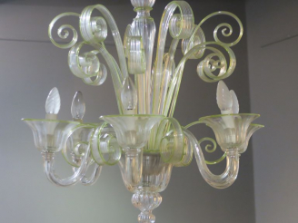 Vente aux enchères Lustre en verre de Venise en verre translucide et Anis, éclairant à 8 