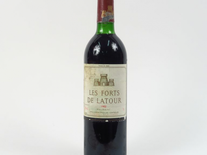 1 BOUTEILLE LES FORTS DE LATOUR PAUILLAC - 1982 - BG/ETLFROISSEE