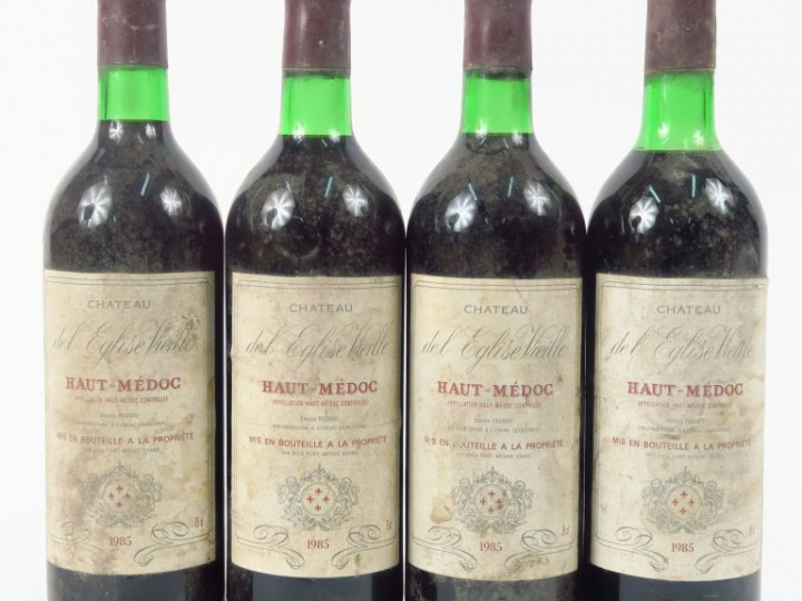 4 BOUTEILLES CHÂTEAU DE L'EGLISE VIEILLE HAUT MEDOC - 1985 - 3 BG/1 HE