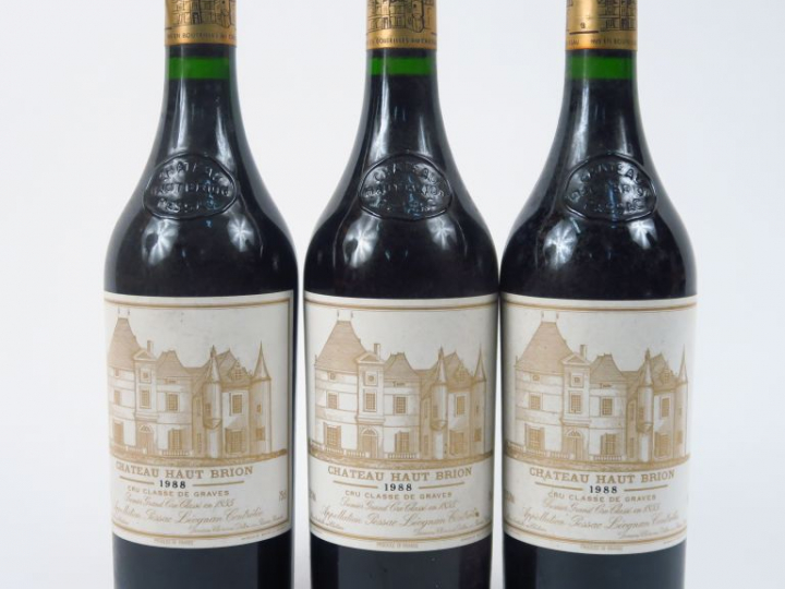 3 BOUTEILLES CHÂTEAU HAUT BRION 1er GCC GRAVES - 1988 - 1 CM