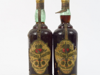 Vente aux enchères 2 VIEILLES BOUTEILLES L'OR QUINA SABATIER 