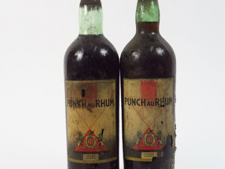 2 VIEILLES BOUTEILLES PUNCH AU RHUM