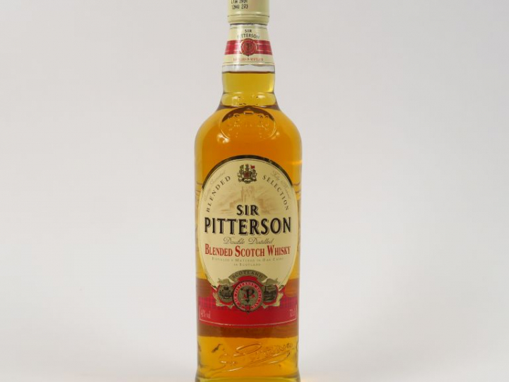 1 BOUTEILLE WHISKY SIR PITTERSON