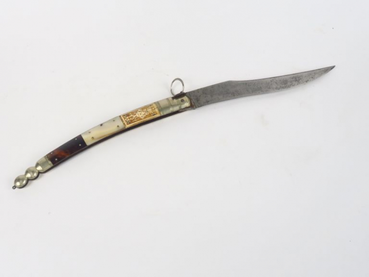 Navaja fabriquée à Châtellerault pour l'Espagne.  Lame acier.  Vers 18