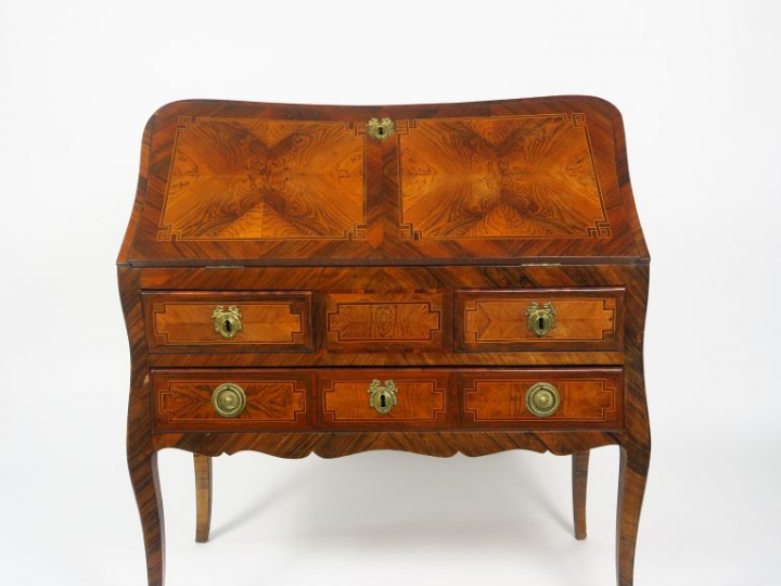 Bureau de pente Louis XV en marqueterie et placage de palissandre, ouv
