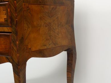 Bureau de pente Louis XV en marqueterie et placage de palissandre, ouv