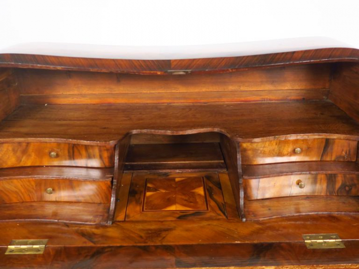 Bureau de pente Louis XV en marqueterie et placage de palissandre, ouv
