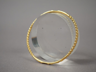Vente aux enchères Bracelet jonc en or jaune.  Poids. 17,76 g