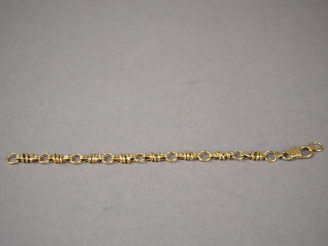 Vente aux enchères Bracelet souple en or jaune.  Poids. 7,32 g (maillon à refixer)