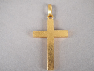 Vente aux enchères Croix en or jaune.  Poids. 8,17 g