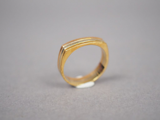 Vente aux enchères Bague trois ors.  TDD. 52 Poids. 4,54 g