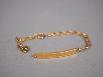 Vente aux enchères Bracelet de baptême en or jaune 14k.  Poids. 10,82 g (gravé, accidenté