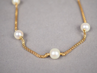 Vente aux enchères Collier sautoir en or jaune et perles.  Poids tel. 15,98 g