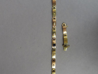 Vente aux enchères Bracelet articulé en or 14k, orné d'une pierre bleue et de quatre peti