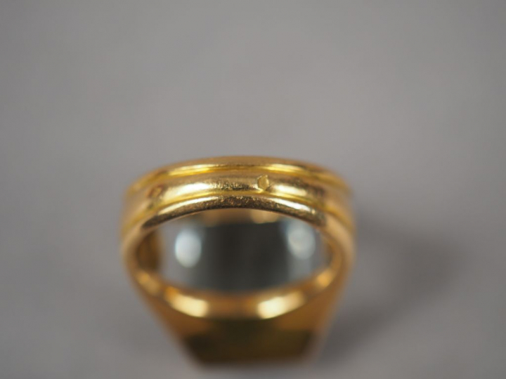 Bague en or jaune ornée d'une aigue-marine.  TDD. 53 Poids tel. 15,68 