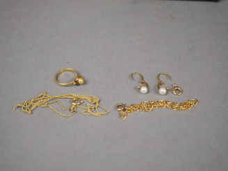 Vente aux enchères Lot comprenant une paire de boucles d'oreilles en or jaune et perle, u