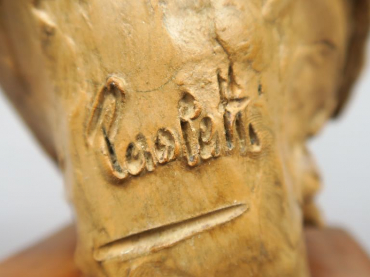 PAOLETTI. "Jeune garçon au bonnet et à l'écharpe". Sculpture en terre 