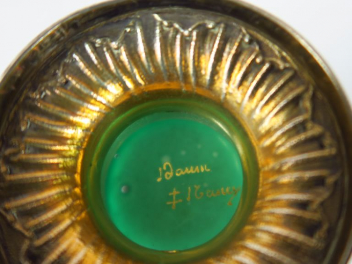 DAUM. Vase en verre gravé en camée et à l'acide à décor émaillé de feu