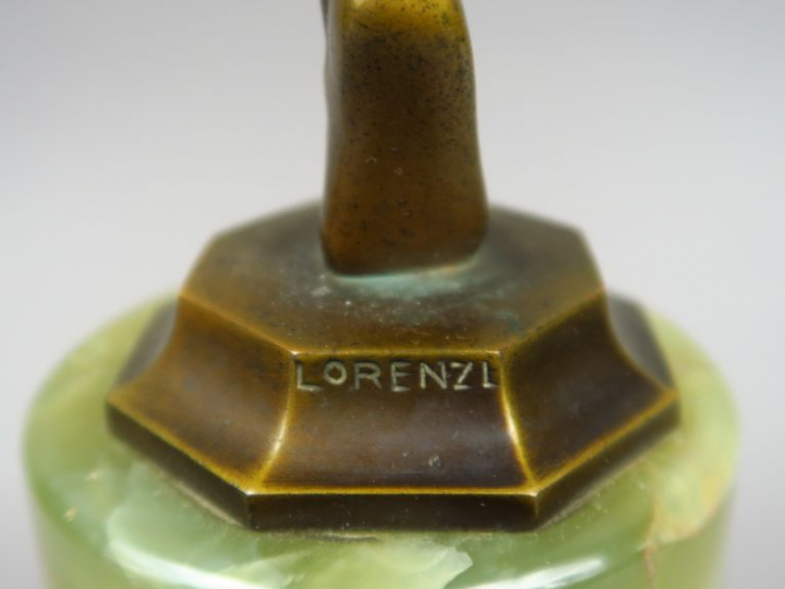 LORENZI. "Danseuse". Sculpture en bronze sur un socle en onyx vert. Si