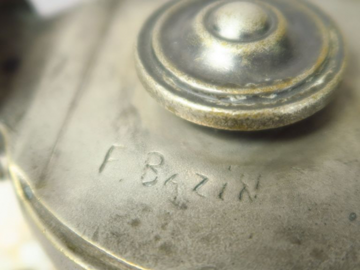 F. BAZIN. Mascotte automobile en bronze argenté pour véhicule Hispano 