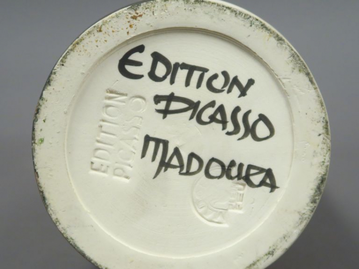P. PICASSO. Pichet en céramique, cachet ‘édition Picasso’ et ‘Madoura 