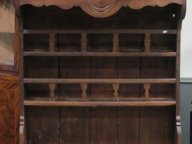 Vaisselier rustique en chêne, ouvrant à deux portes. Dim. 209 x 45 x 1