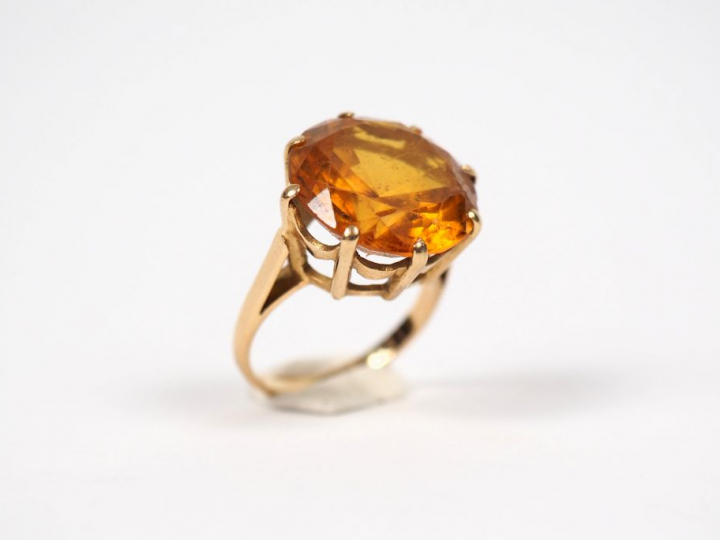 Bague en or jaune ornée d’une citrine. TDD. 50 1/2 Poids tel. 6,42 g