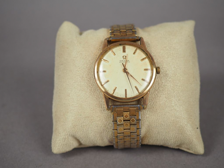 OMEGA.  Montre automatic, boitier et bracelet plaqué or.  (usures)
