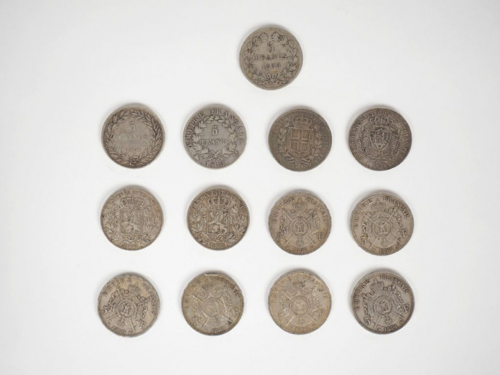 Lot comprenant :  - neuf pièces de 5 Francs argent, 1813 (x1), 1831 (x