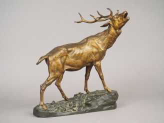Vente aux enchères VALTON. "Cerf bramant" Sculpture en bronze à patine médaille et brune.