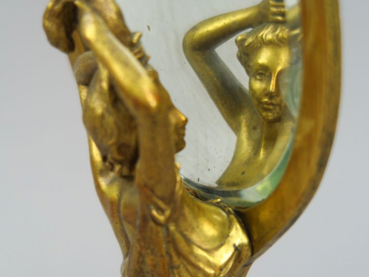 V. SABATIER. Face à main Art Nouveau en bronze doré en forme de jeune 