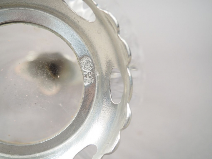 2 différentes aiguières en étain et cristal.  H. 31 et 31,5 cm