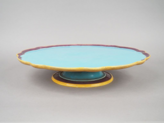 Vente aux enchères Centre de table Napoléon III en céramique de Minton, de couleur moutar