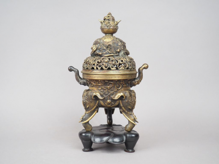 Brûle-parfum en bronze de belle patine médaille anciennement doré, rep