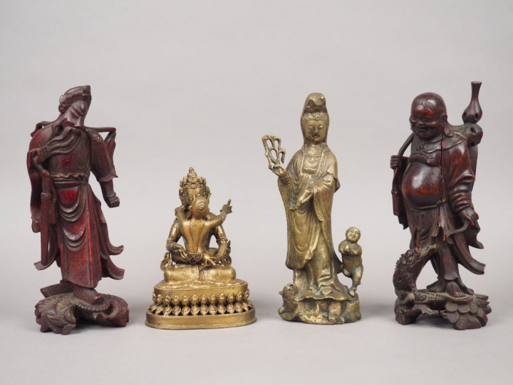 Ensemble comprenant :  - deux statuettes en bronze, l'une représentant