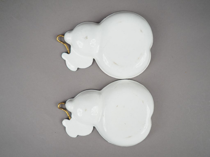 Lot comprenant :  - une petite jardinière en porcelaine et émaux de la