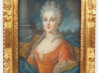 Vente aux enchères Ecole française début XIXème "Elégante à la robe rouge". Pastel. Dim. 