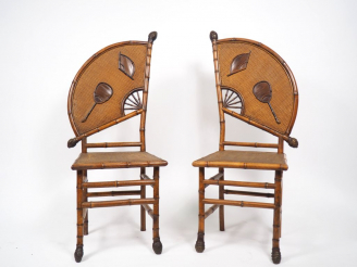 Vente aux enchères Paire de chaises Napoléon III de style Extrême Orient en bois sculpté 