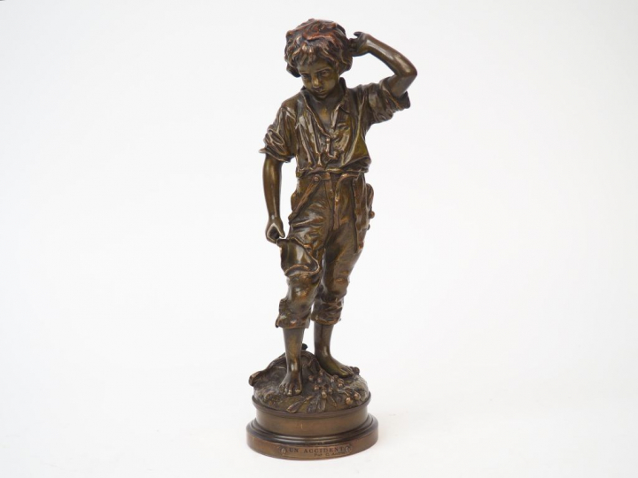 Charles ANFRIE "Un accident" Sujet en bronze. Signé.  H. avec le socle