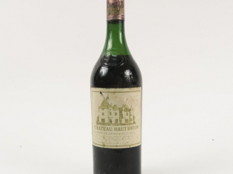 Vente aux enchères 1 BOUTEILLE CHÂTEAU HAUT BRION 1er GCC GRAVES - 1961 - 5 CM/EF/CAPS CO