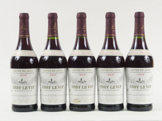 Vente aux enchères 5 BOUTEILLES USSY LE VIF 'ROUGE VIF' H. MAIRE CÔTES DU JURA - 1998