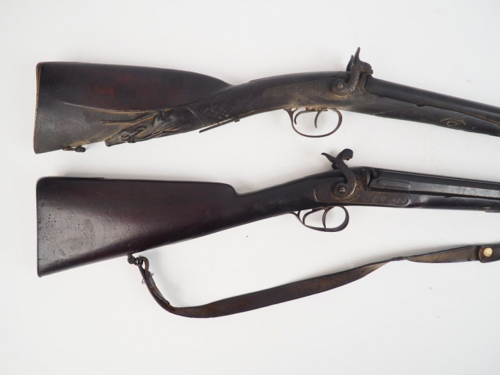 Lot de 2 fusils de chasse doubles à percussion, un a platine à l’avant
