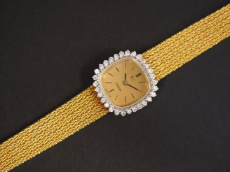 Vente aux enchères OMEGA. Montre bracelet de dame, bracelet en or jaune.  Boitier en or e