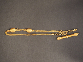 Vente aux enchères Giletière en or jaune. Long. 29 cm Poids. 13,05 g