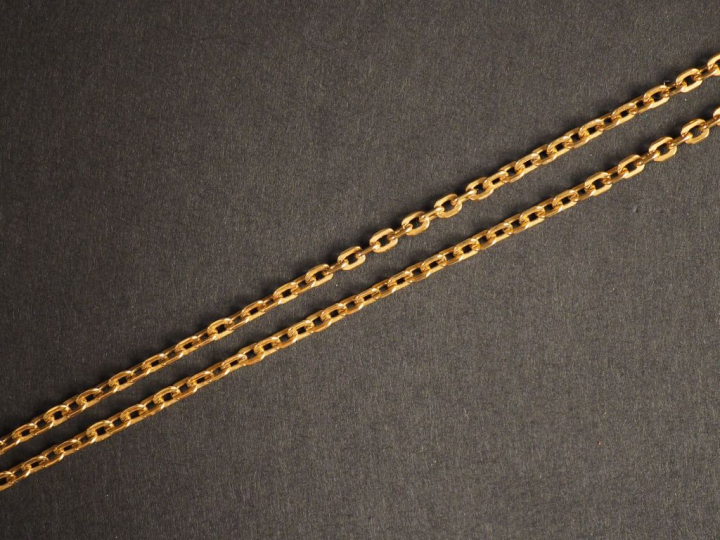 Chaine en or jaune, maille forçat.  Long. 59 cm Poids. 7,85 g
