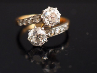 Vente aux enchères Bague "Toi   Moi" en or jaune, sertie de deux diamants taille ancienne