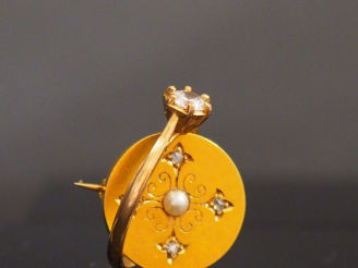 Vente aux enchères Petite broche Napoléon III en or jaune, petits diamants taillés en ros