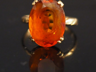 Vente aux enchères Bague en or jaune, sertie d'un quartz. TDD. 54 Poids tel. 3,46 g