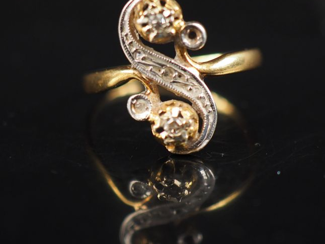 Bague "Toi   Moi" en or jaune et petits diamants. TDD. 52 1/2 Poids te